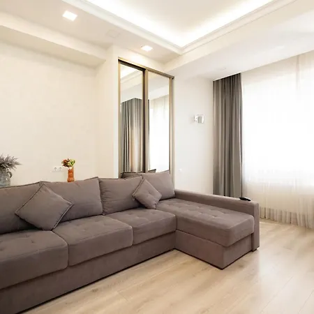 Sky House Main Street Κισινάου